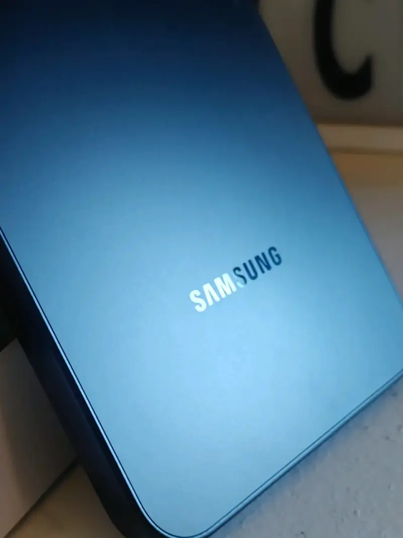Samsung Galaxy A17 5G con caja original - 2