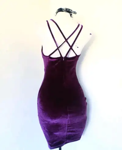 Vestido de Terciopelo Morado con tirantes cruzados - miniatura 2