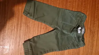 Conjunto de ropa para bebé en varios colores - miniatura 1
