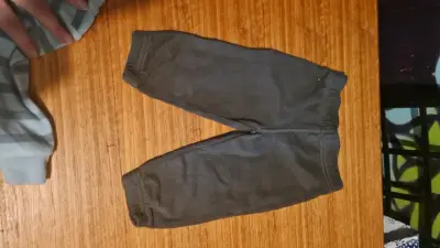 Conjunto de ropa para bebé en varios colores - miniatura 2