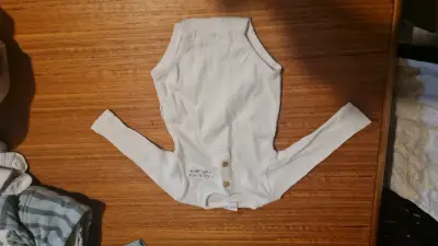 Conjunto de ropa para bebé en varios colores - miniatura 3