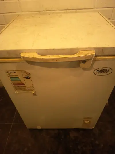 Congelador vertical Maigas Home en buen estado - miniatura 1
