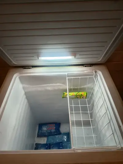 Congelador vertical Maigas Home en buen estado - miniatura 4