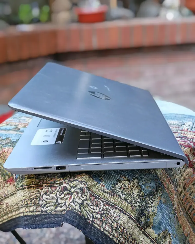 Laptop HP Pavilion 15.6 pulgadas gris - 2