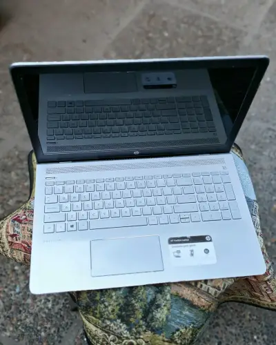 Laptop HP Pavilion 15.6 pulgadas gris - miniatura 5