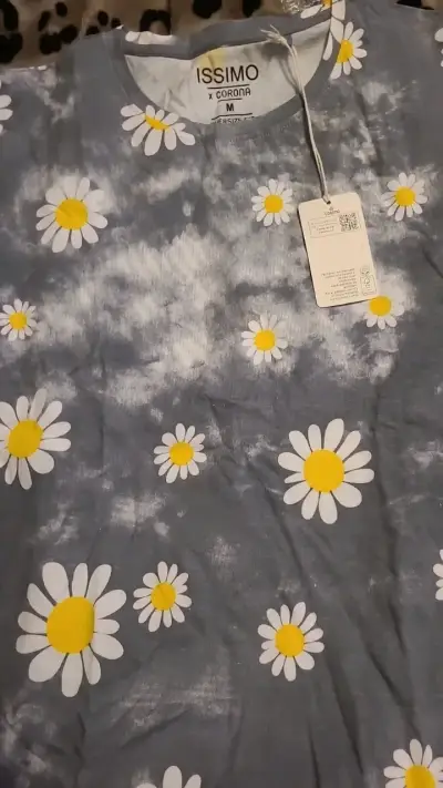 Polera oversize con margaritas Issimo x Corona - miniatura 1