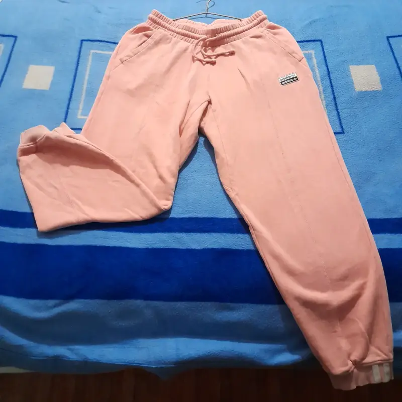 Conjunto deportivo rosa Adidas con capucha - 3