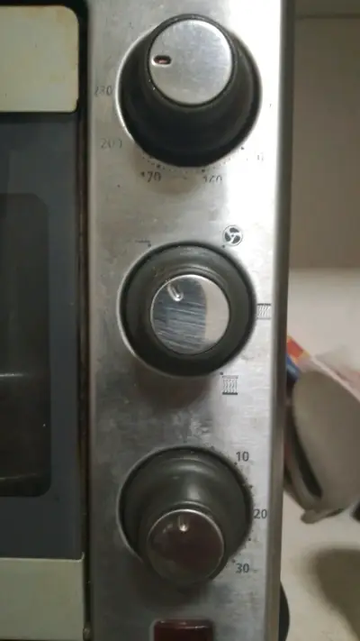 Horno eléctrico Oster con controles manuales - miniatura 2