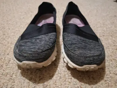 Zapatillas Skechers negras con Memory Foam - miniatura 1
