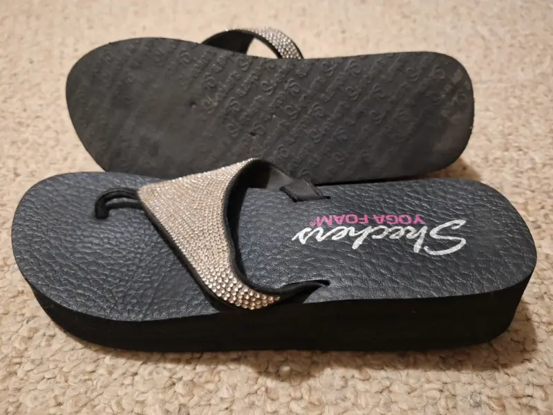 Sandalias Skechers Yoga Foam con brillantes - 2