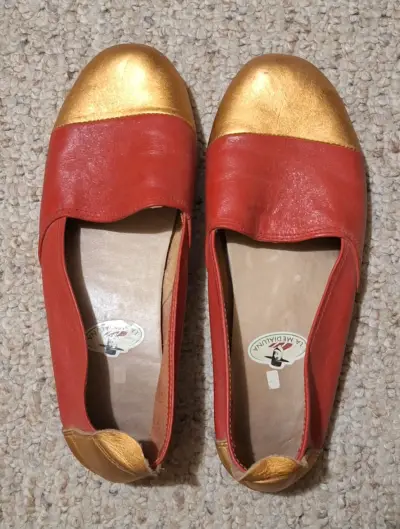 Zapatos planos rojos y dorados La Medialuna - miniatura 1