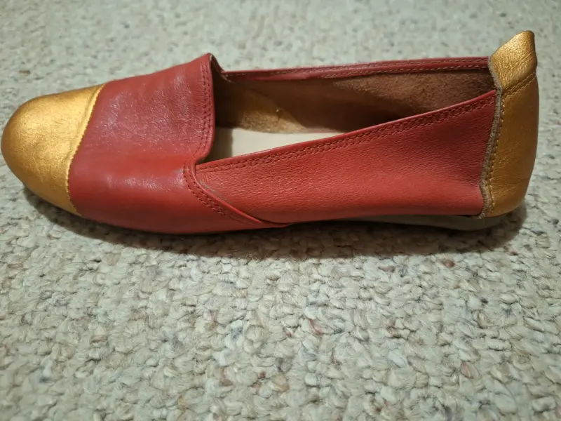 Zapatos planos rojos y dorados La Medialuna - 2