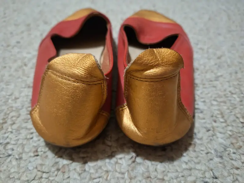 Zapatos planos rojos y dorados La Medialuna - 5