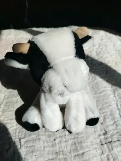 Peluche de vaca blanco y negro suave - miniatura 1