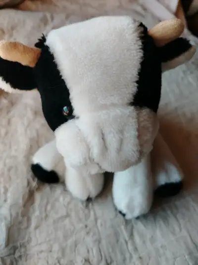Peluche de vaca blanco y negro suave - miniatura 4