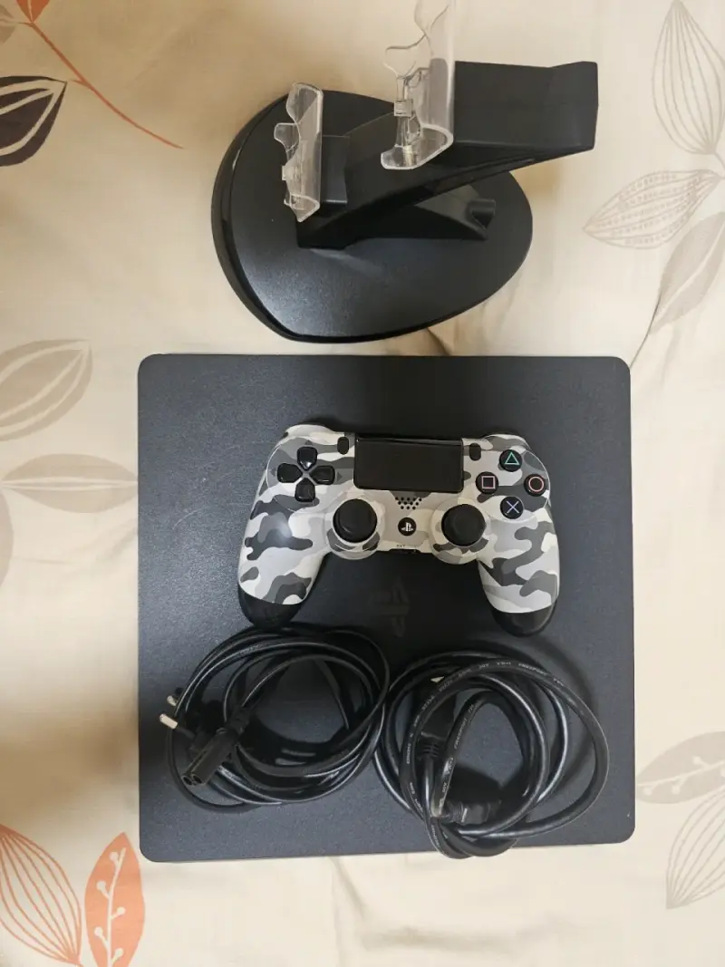 Consola PlayStation 4 Slim con control y cables - 1