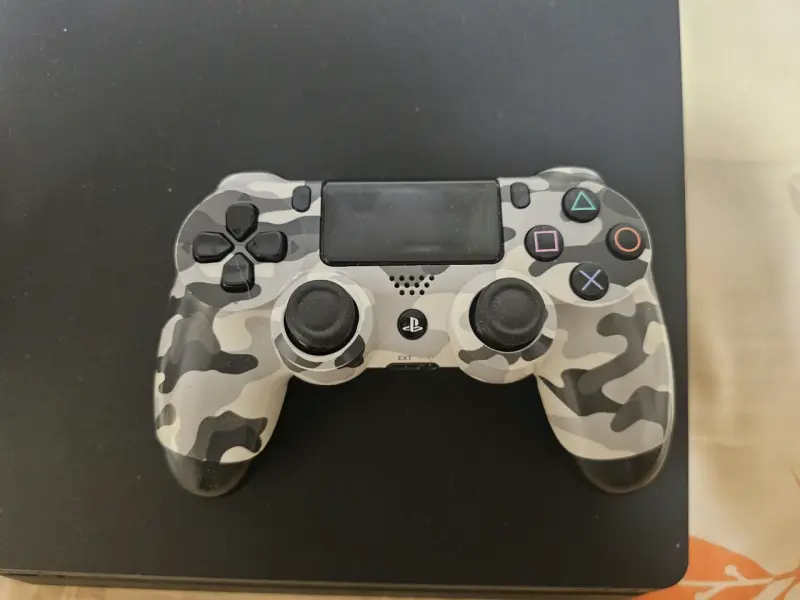 Consola PlayStation 4 Slim con control y cables - 6