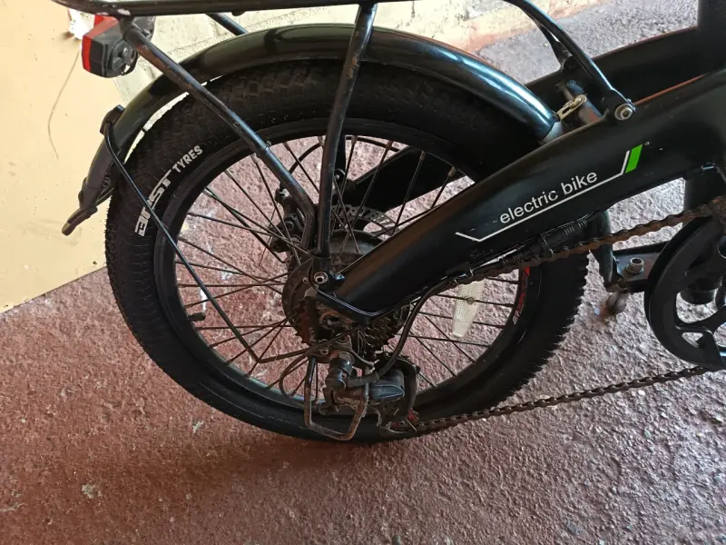 Bicicleta eléctrica plegable Wheele en buen estado - 2