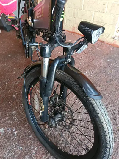 Bicicleta eléctrica plegable Wheele en buen estado - miniatura 4
