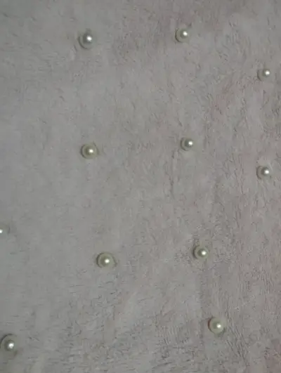 Suéter de felpa con perlas para mujer - miniatura 2