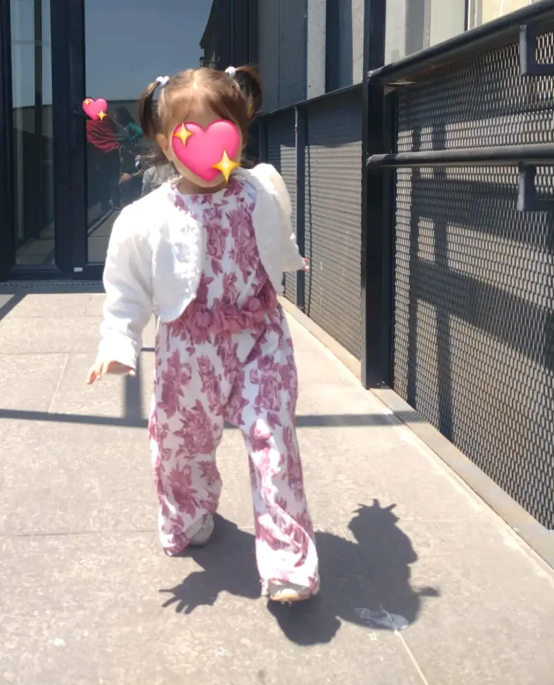 Conjunto de niña floral limona con chaqueta blanca - 2