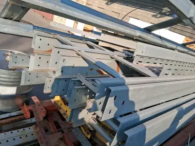 Escalerilla metálica galvanizada 3 metros - miniatura 2