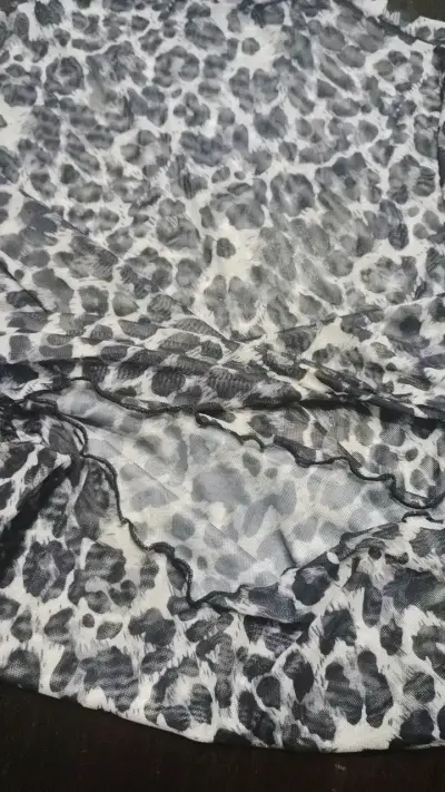 Blusa de mujer estampado animal print - miniatura 2