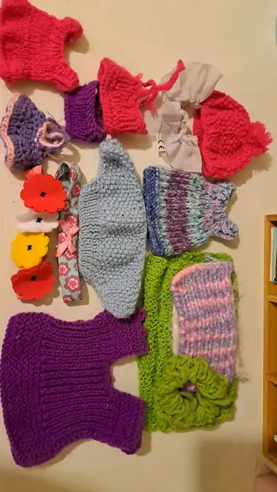 Conjunto de ropa tejida para muñecas - miniatura 1