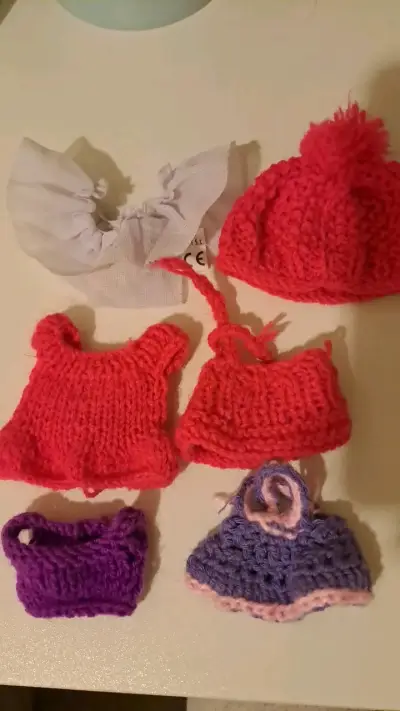 Conjunto de ropa tejida para muñecas - miniatura 2