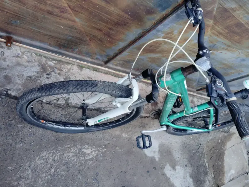Bicicleta Trek verde para montaña en buen estado - 2