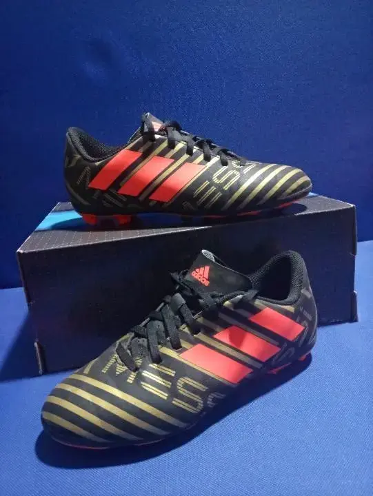 Zapatillas de fútbol Adidas Messi negras y doradas - 2