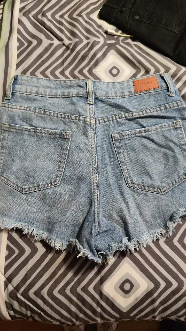 Shorts de mezclilla desgastados para mujer - 2