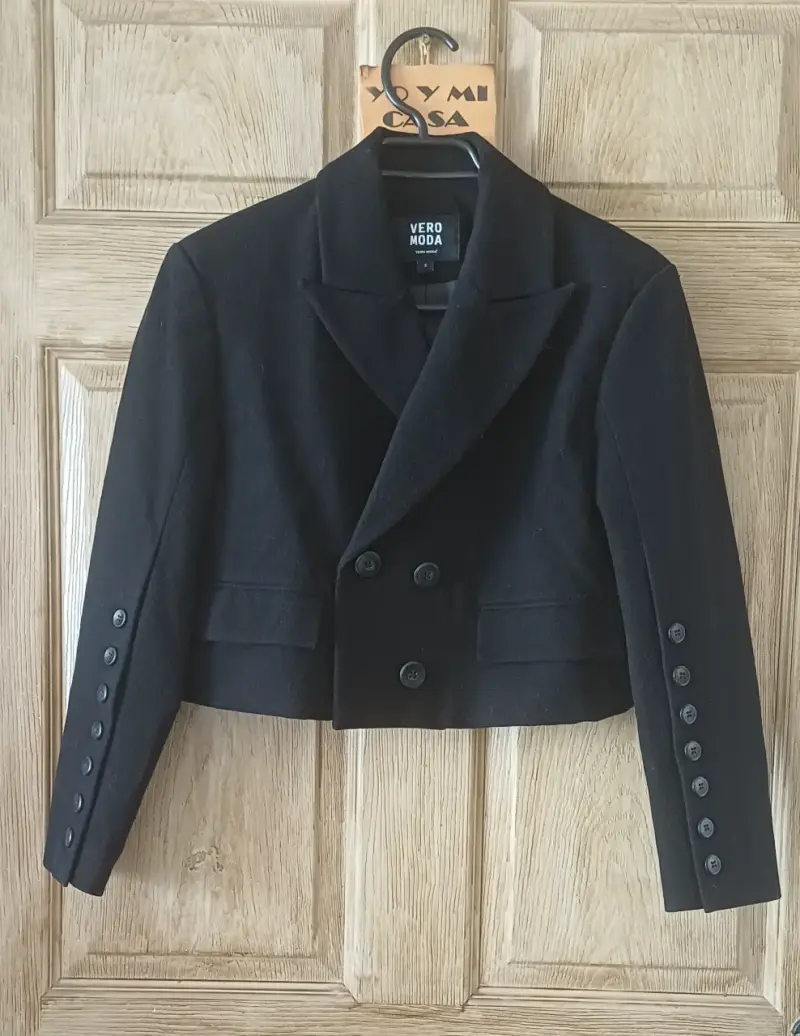 Chaqueta corta negra Vero Moda elegante