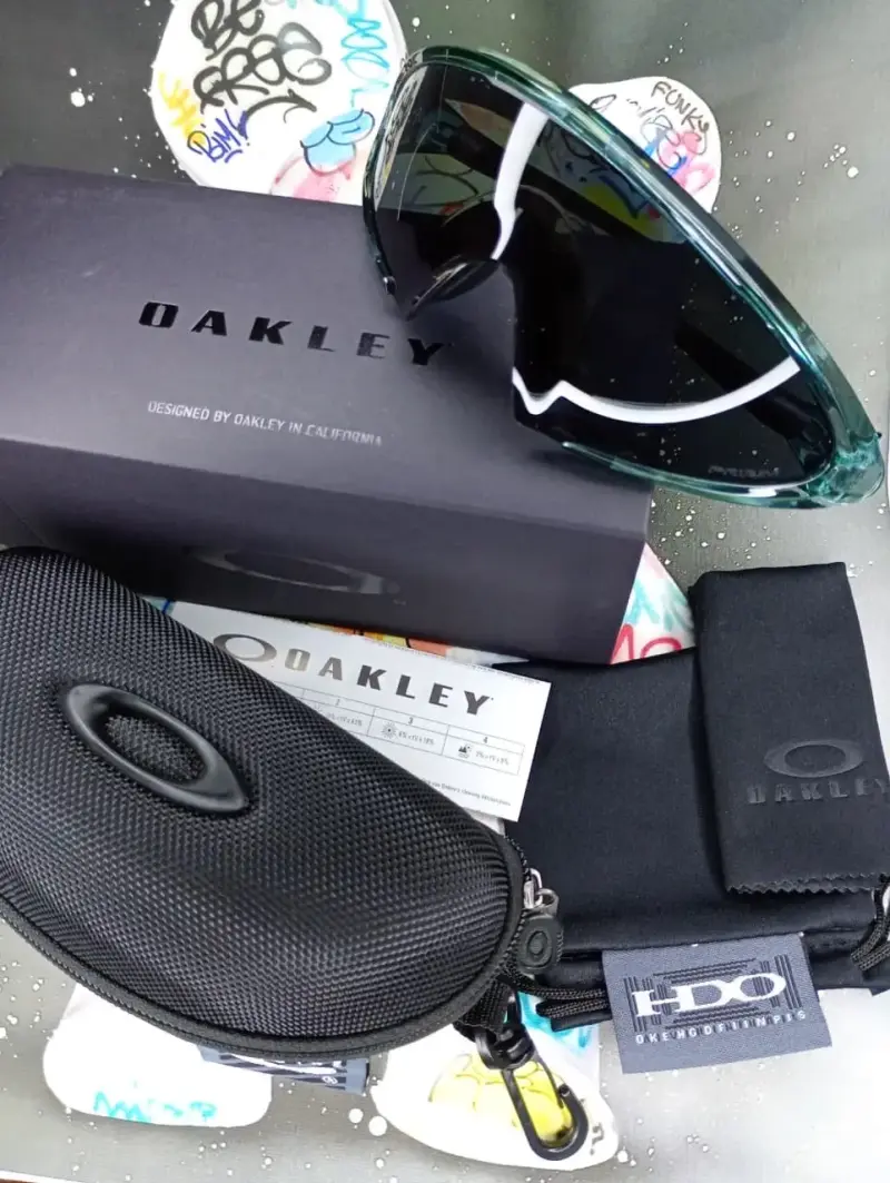 Gafas de Sol Oakley con Estuche y Accesorios