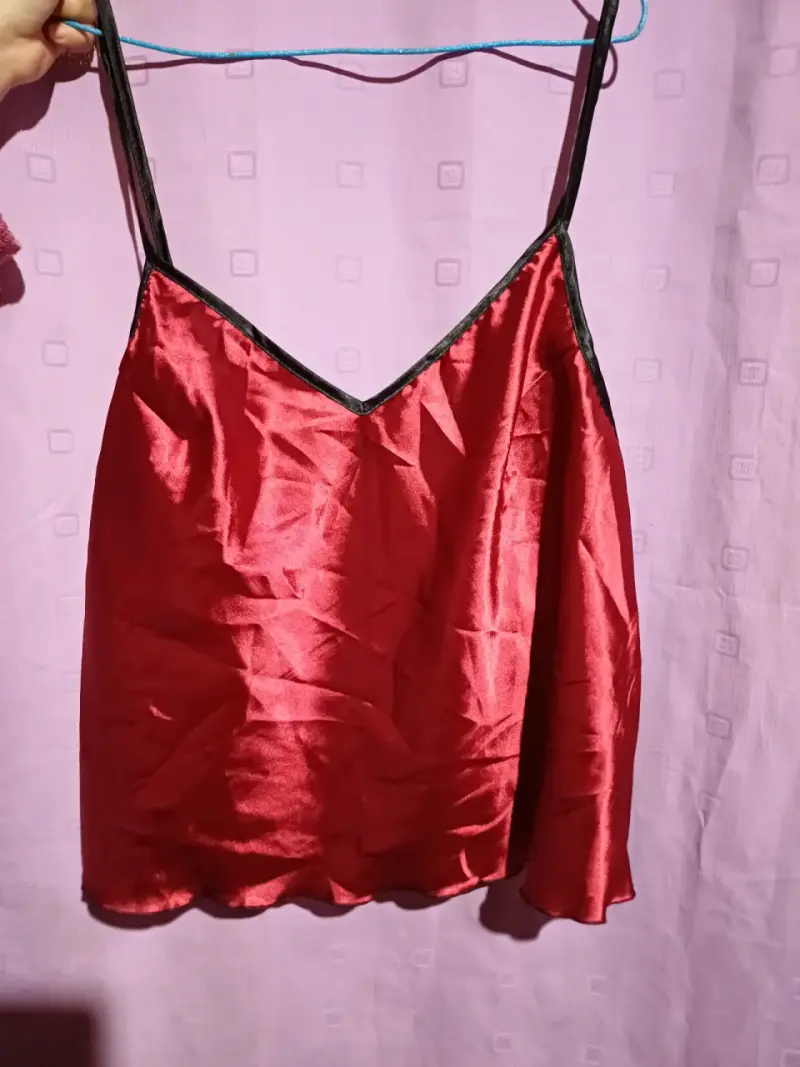 Blusa de satén rosa, rojo y negro - 1