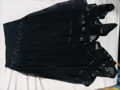 Falda larga negra con encaje floral elegante - miniatura 1