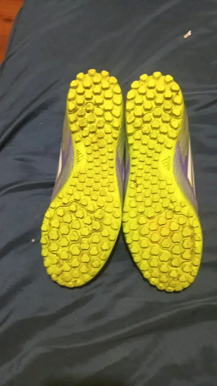 Zapatillas fútbol Adidas F50 moradas y verdes orig - 3