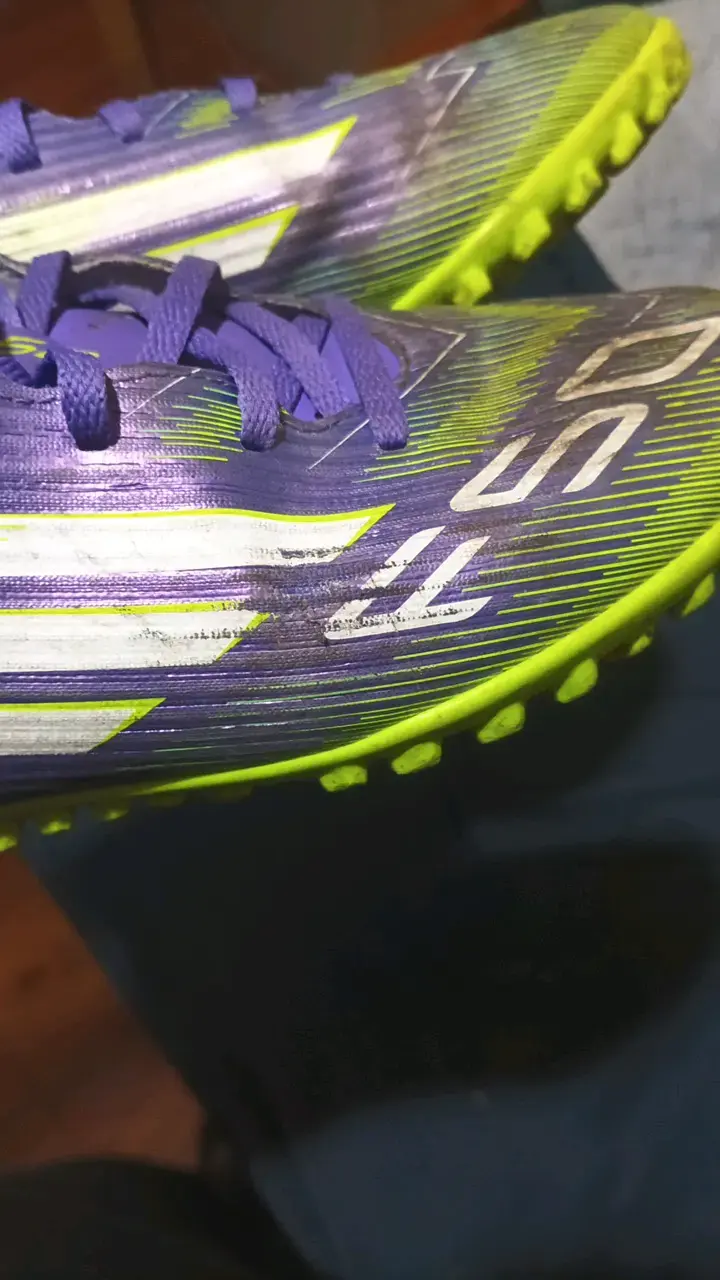 Zapatillas fútbol Adidas F50 moradas y verdes orig - 5