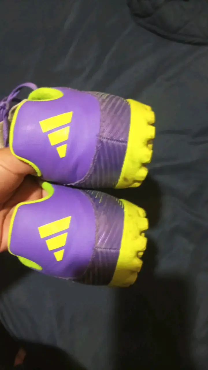 Zapatillas fútbol Adidas F50 moradas y verdes orig - 6