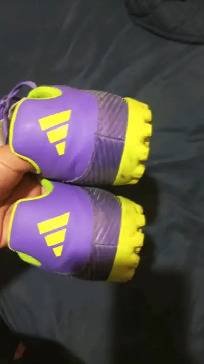 Zapatillas fútbol Adidas F50 moradas y verdes orig - miniatura 6