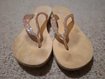 Sandalias Skechers con detalles brillantes - miniatura 1