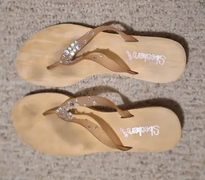 Sandalias Skechers con detalles brillantes - miniatura 2