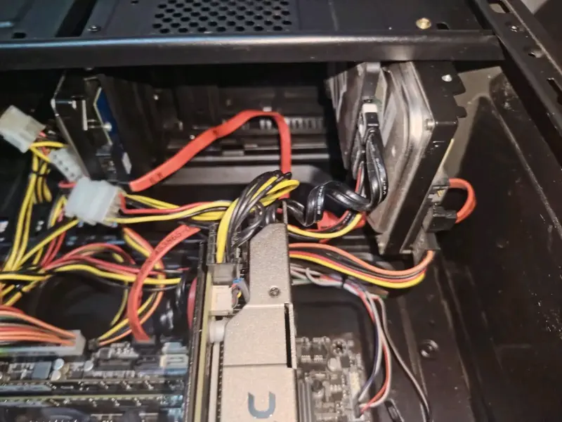 Computador de Escritorio con Tarjeta Gráfica Zotac - 1