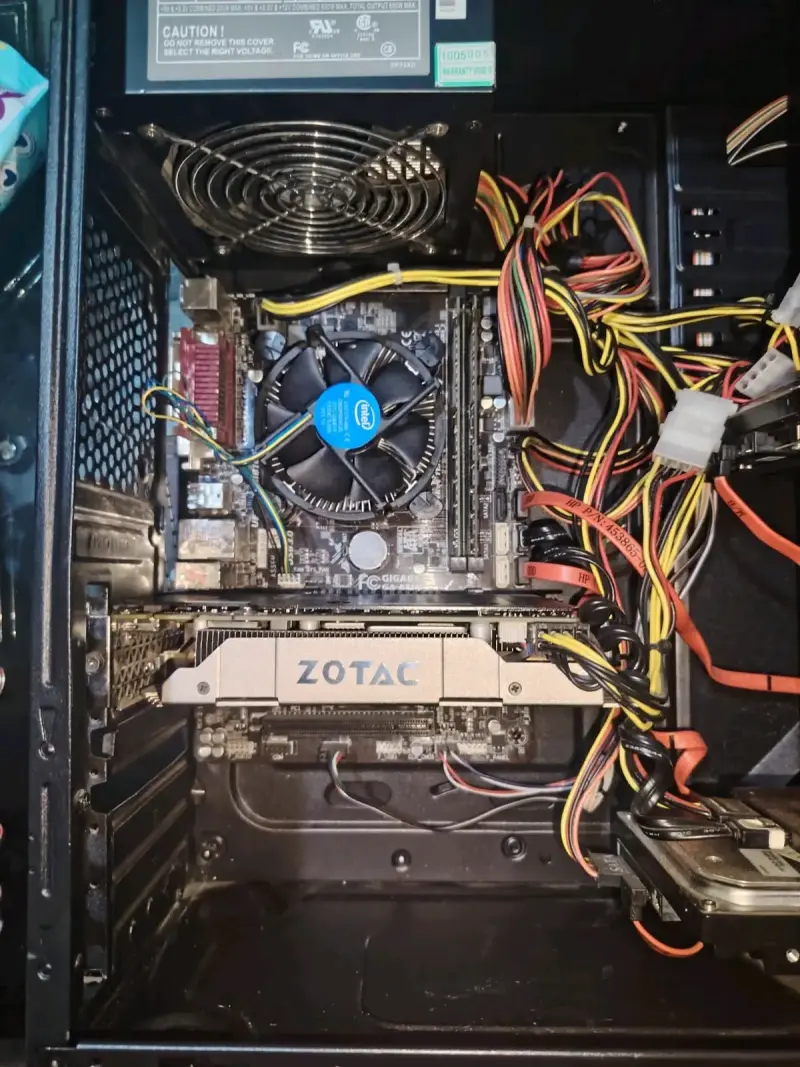 Computador de Escritorio con Tarjeta Gráfica Zotac - 2