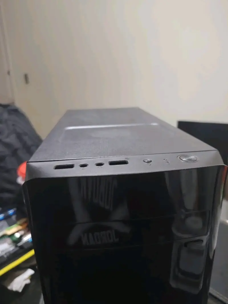 Computador de Escritorio con Tarjeta Gráfica Zotac - 3