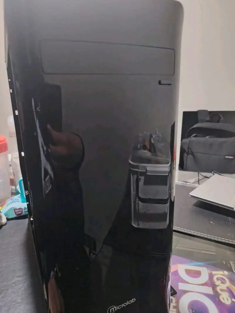 Computador de Escritorio con Tarjeta Gráfica Zotac - 4