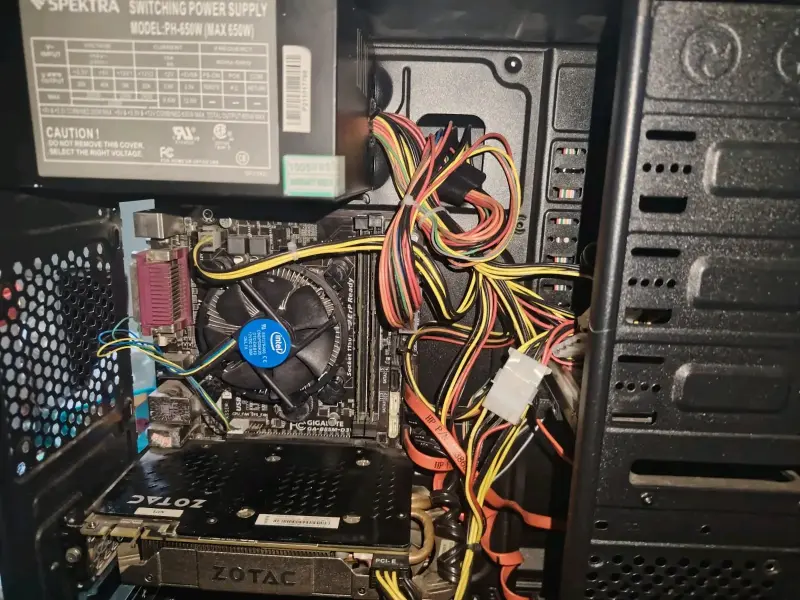 Computador de Escritorio con Tarjeta Gráfica Zotac - 5