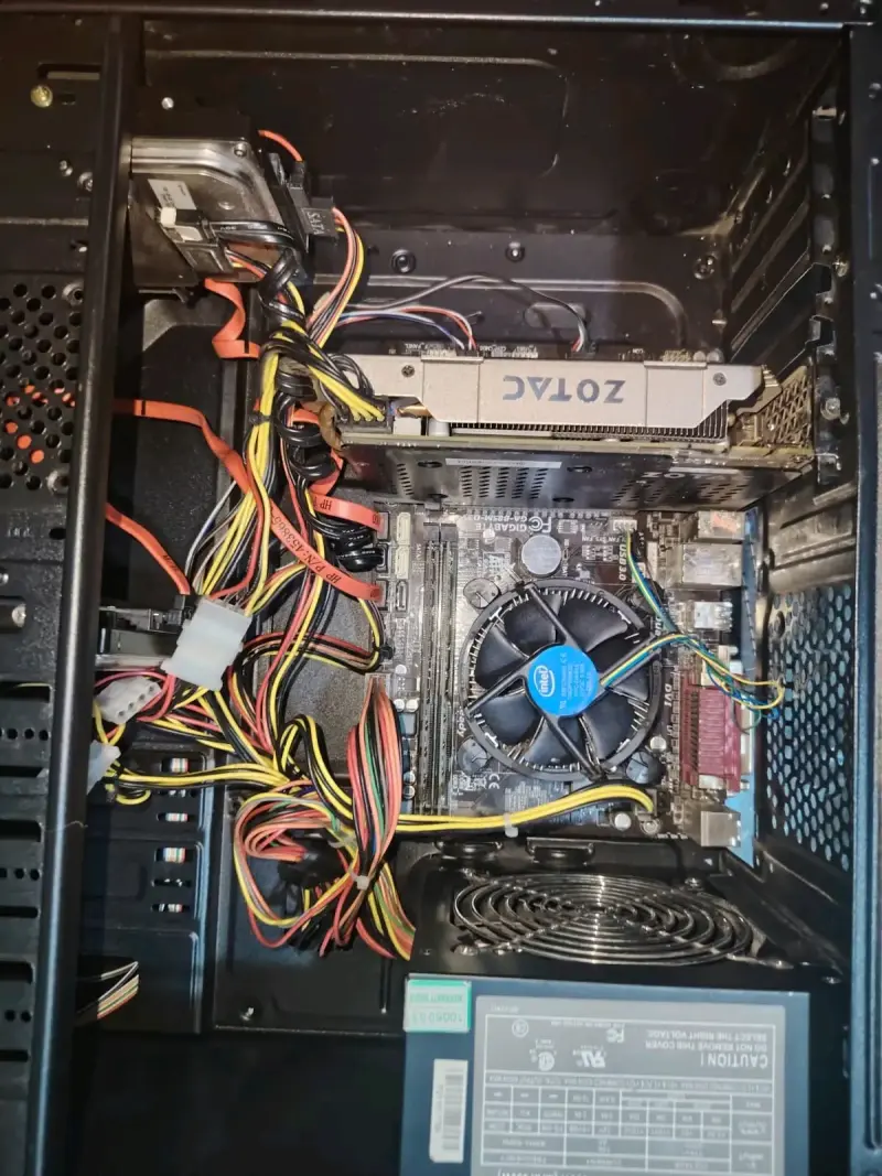 Computador de Escritorio con Tarjeta Gráfica Zotac - 6