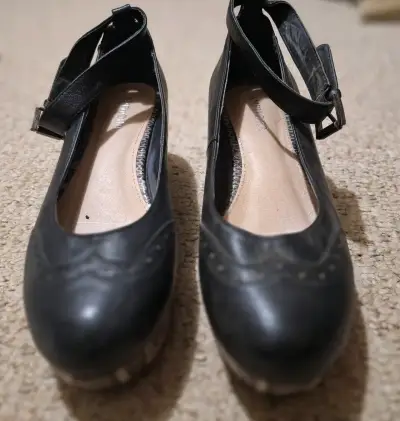 Zapatos de Cuña Negros con Correa - miniatura 1