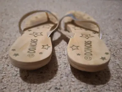 Sandalias de playa con diseño de estrellas - miniatura 4